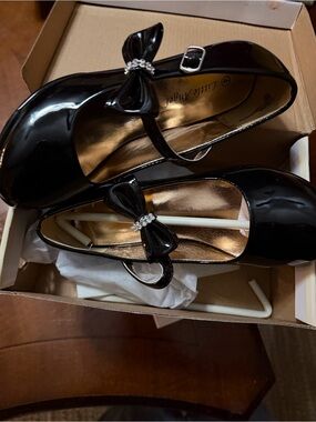 Mary Jane Black Patent Bow-Accent Dress Shoe